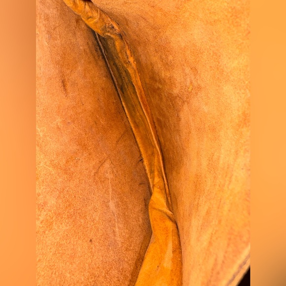 Vintage Hand tooled Leather Crossbody Bag - Picture 9 of 11